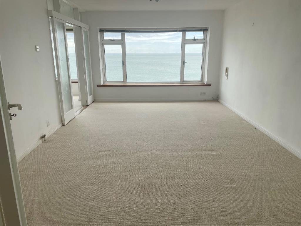 Lot: 156 - TWO-BEDROOM FLAT WITH SEA VIEWS - Living room with direct sea views